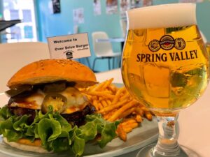 草加の人気店「Over Drive Burger」1周年記念キャンペーン開催！ドリンク10円や限定セットも登場