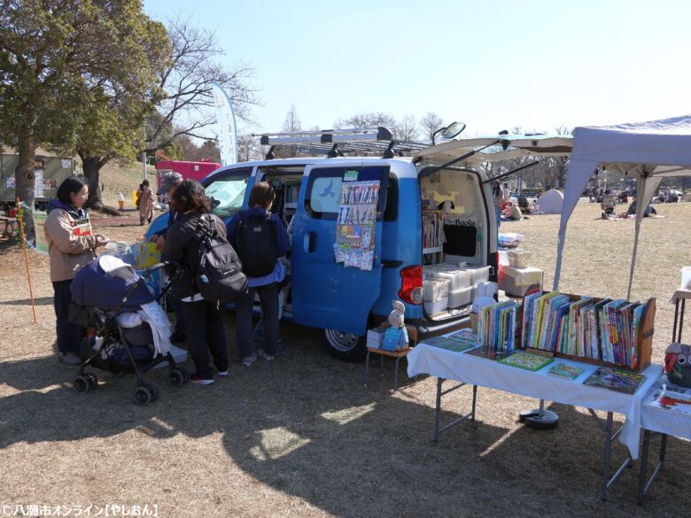 青空の公園で本と出会う週末　みさと公園で「第3回みさとブックマーケット」が開催されました
