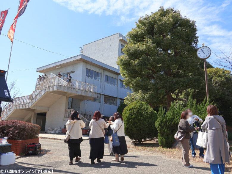 53年の歴史に幕 埼玉県立八潮高校でフェアウェルイベント開催 卒業生ら1,500人超が学び舎に別れ