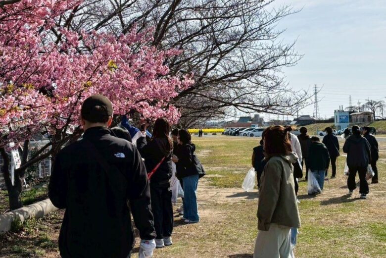 2年ぶりの「花桃まつり」へ準備着々　フラワーパークで地域合同の「夢拾い」清掃活動