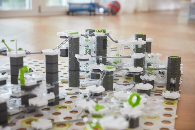 世界で2400万個突破の知育トイ「グラヴィトラックス」体験会がアリオ亀有で開催