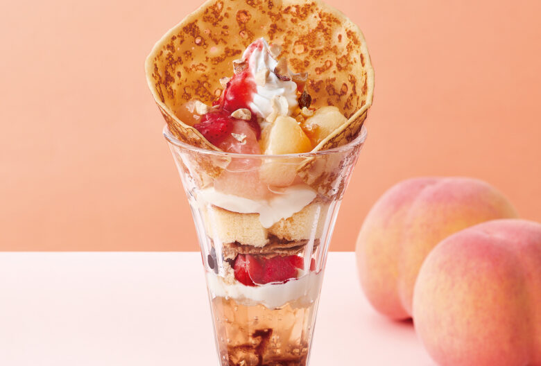 ごろっと白桃とベリーのフロマージュパフェ/739円(税込812円)