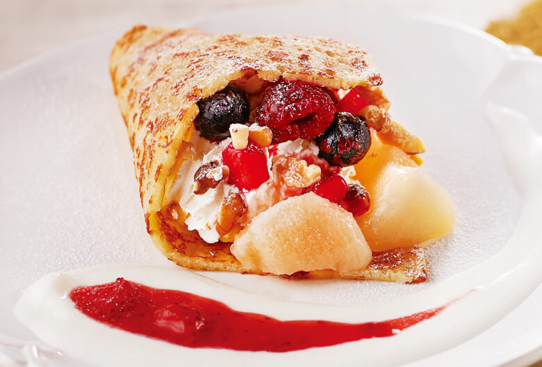 魅惑のクレープ 白桃と3種ベリー/539円(税込592円)