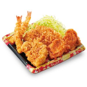かつや新作テイクアウト「盛り揚げBOX」登場　ロースカツ・海老フライ・から揚げが豪華集結