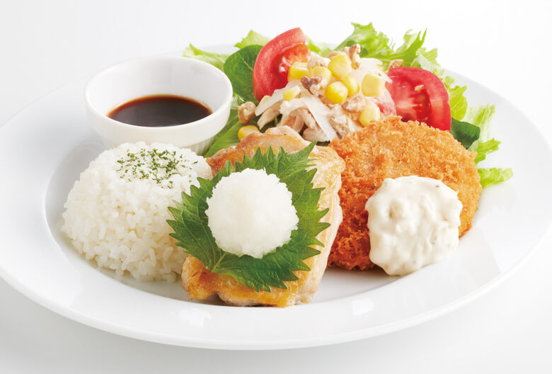 【木曜日】和風チキンステーキとポテトコロッケ&蒸し鶏サラダ(スープバー付)/637円(税込700円)