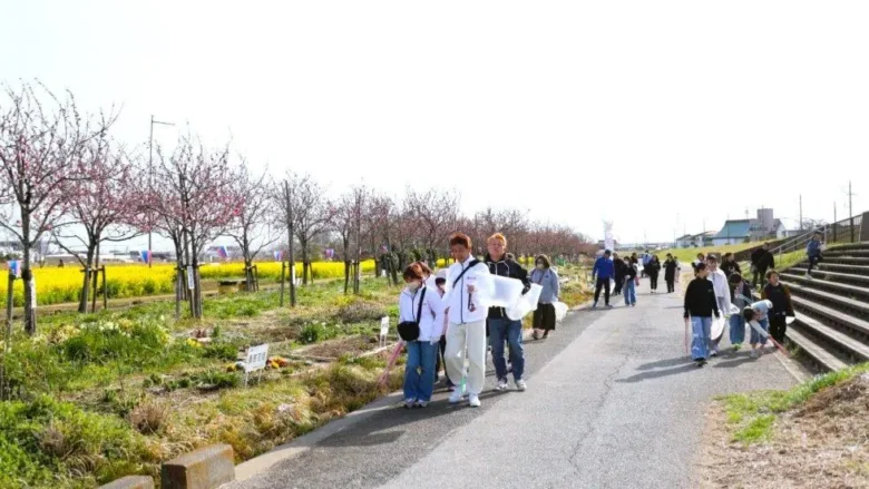 2年ぶりの「花桃まつり」へ準備着々　フラワーパークで地域合同の「夢拾い」清掃活動