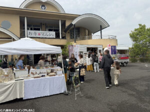 春の陽気に包まれた光明寺「お寺deマルシェ」第13回開催　甘茶かけや音楽でにぎわう一日