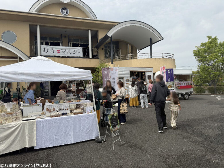 春の陽気に包まれた光明寺「お寺deマルシェ」第13回開催　甘茶かけや音楽でにぎわう一日