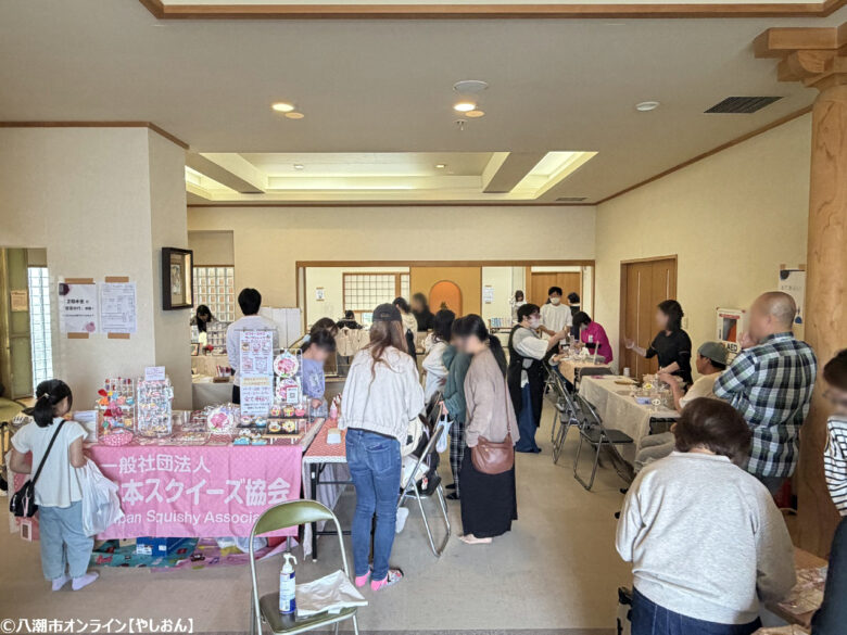 春の陽気に包まれた光明寺「お寺deマルシェ」第13回開催 甘茶かけや音楽でにぎわう一日