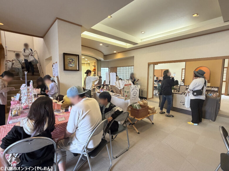 春の陽気に包まれた光明寺「お寺deマルシェ」第13回開催 甘茶かけや音楽でにぎわう一日