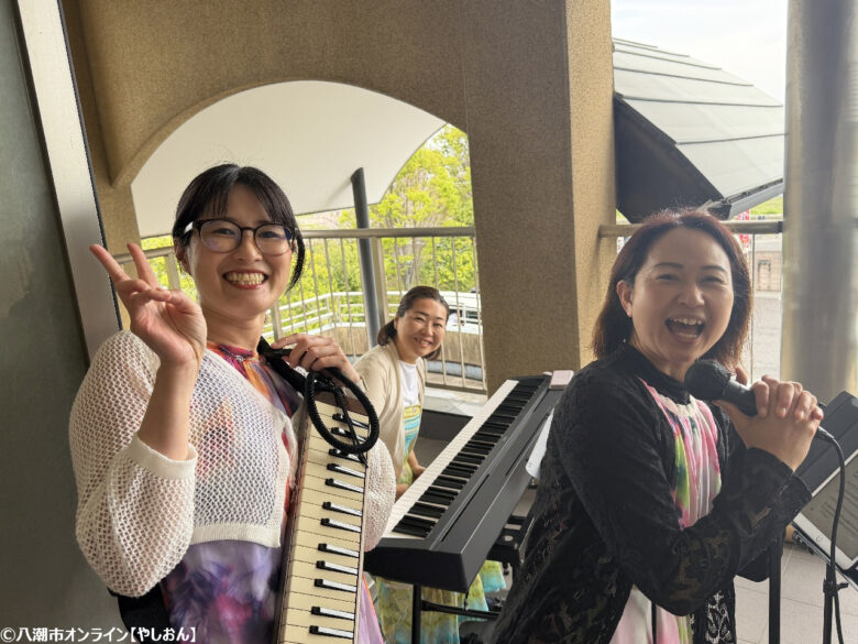 春の陽気に包まれた光明寺「お寺deマルシェ」第13回開催 甘茶かけや音楽でにぎわう一日