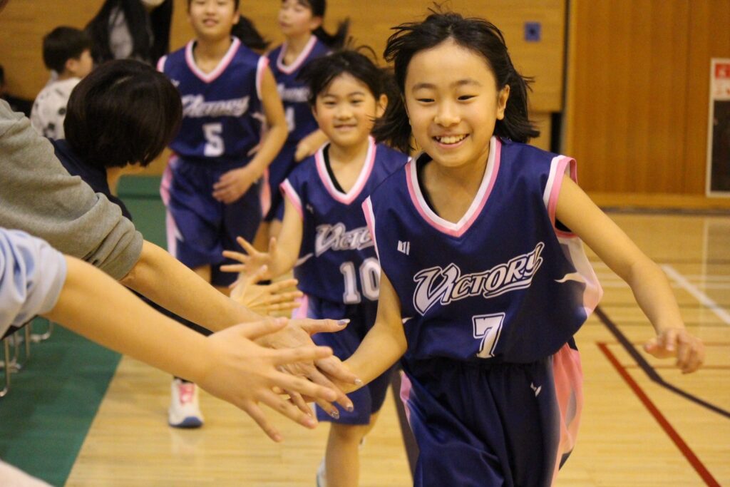 大瀬のミニバスチーム「八潮ビクトリー」が体験会を開催 大瀬小で女子
