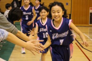 大瀬のミニバスチーム「八潮ビクトリー」が体験会を開催　大瀬小で女子ミニバスを楽しくスタート