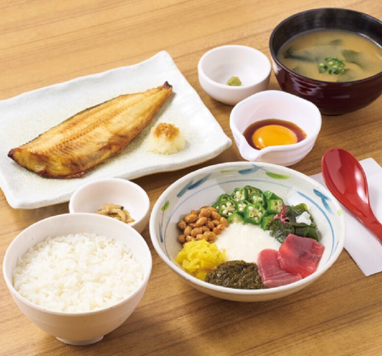 初夏にぴったりの“ねばとろ”新定食登場　やよい軒、アカモク使用の彩り豊かな一皿を5月8日発売