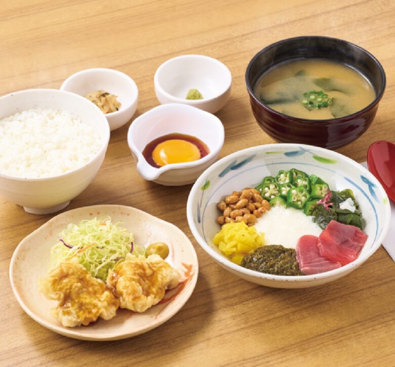 初夏にぴったりの“ねばとろ”新定食登場　やよい軒、アカモク使用の彩り豊かな一皿を5月8日発売