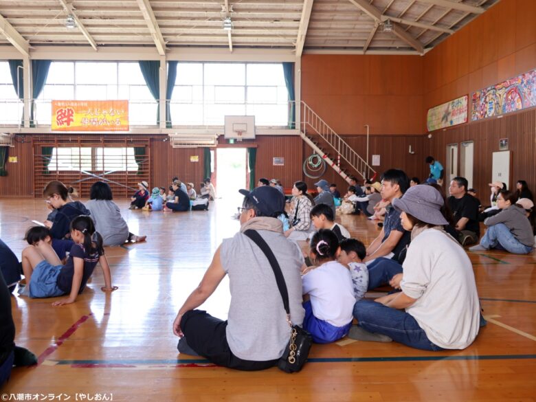 泥んこになって学ぶ“食”の大切さ　第11回「八潮ふるさと体験教室」田植え体験を開催