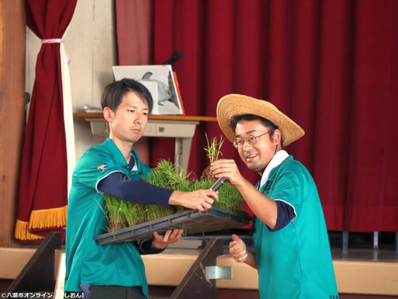 泥んこになって学ぶ“食”の大切さ　第11回「八潮ふるさと体験教室」田植え体験を開催