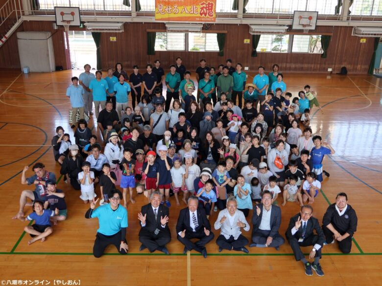 泥んこになって学ぶ“食”の大切さ 第11回「八潮ふるさと体験教室」田植え体験を開催
