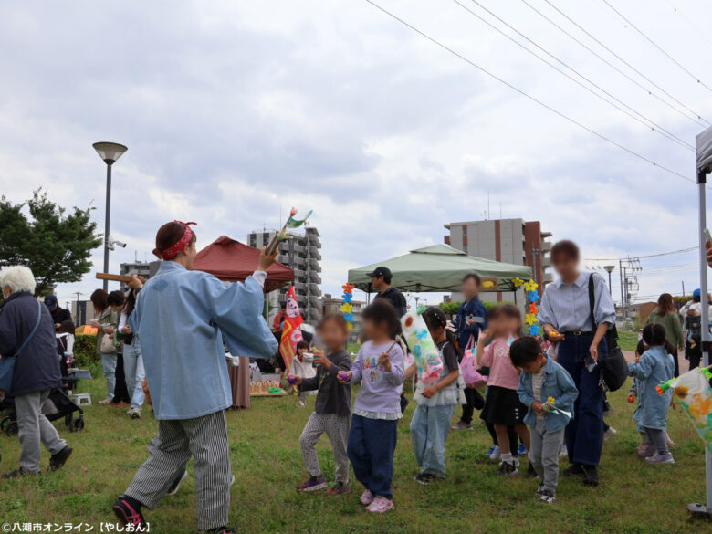 八潮駅前公園で「八々の庭」開催レポート　約50店舗が集う春の人気マルシェに多くの来場者