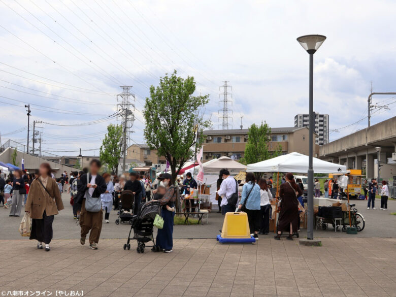 八潮駅前公園で「八々の庭」開催レポート 約50店舗が集う春の人気マルシェに多くの来場者