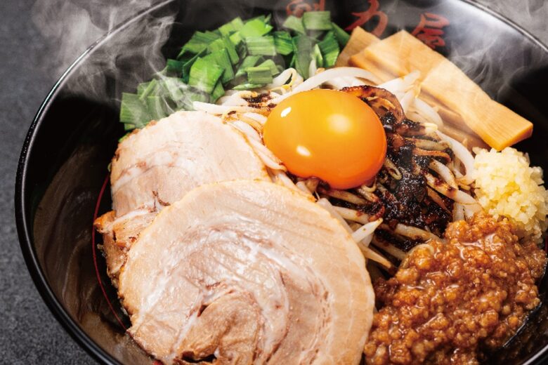 “背徳感”マシマシで今年も登場！魁力屋「京都背脂醤油スタミナまぜそば」が5月7日から期間限定販売
