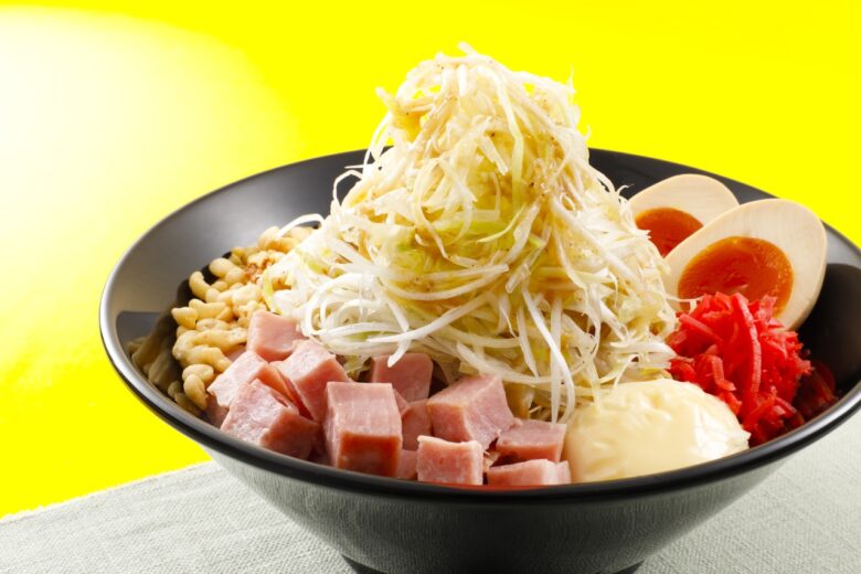 総重量約700g!魁力屋「KAIRIKI冷やし中華」登場 ガッツリ派必見の限定メニュー
