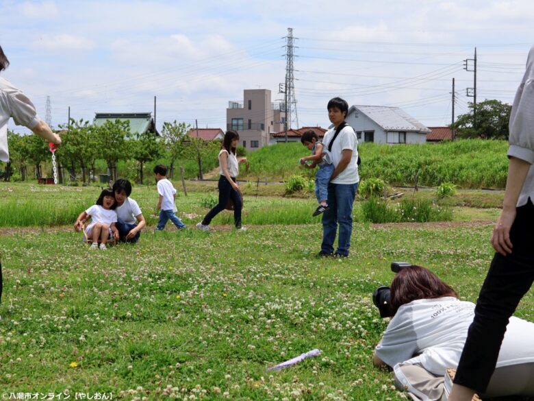 父の日の思い出を一枚に さら助産院主催の「父の日ファミリー撮影会」に笑顔が集結