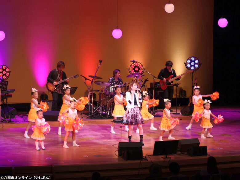 永江理奈さん初の全国ツアー先行公演「With!」 八潮メセナで昭和歌謡と地域の絆が響く感動ステージ