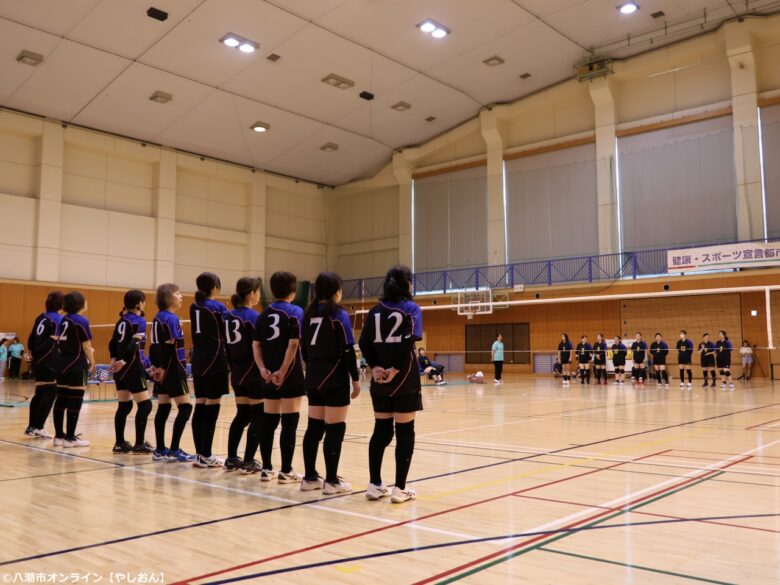 八潮市バレーボール大会開催　50年の歴史を刻む地域スポーツ、14チームが熱戦を展開