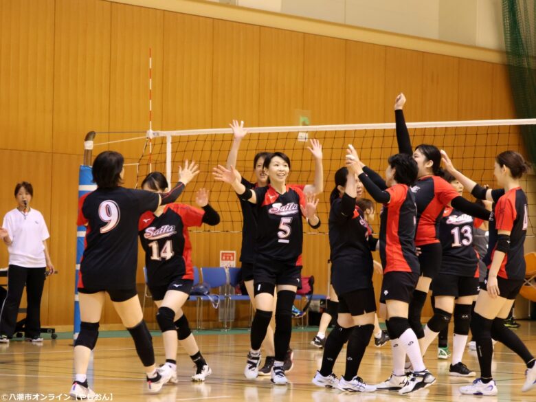 八潮市バレーボール大会開催　50年の歴史を刻む地域スポーツ、14チームが熱戦を展開