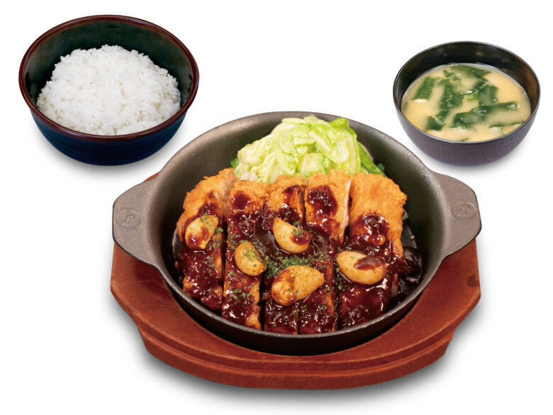 【松のや】人気の“揚げる豚テキ・鶏テキ”が復活!にんにく醤油香るスタミナ定食が6月12日発売