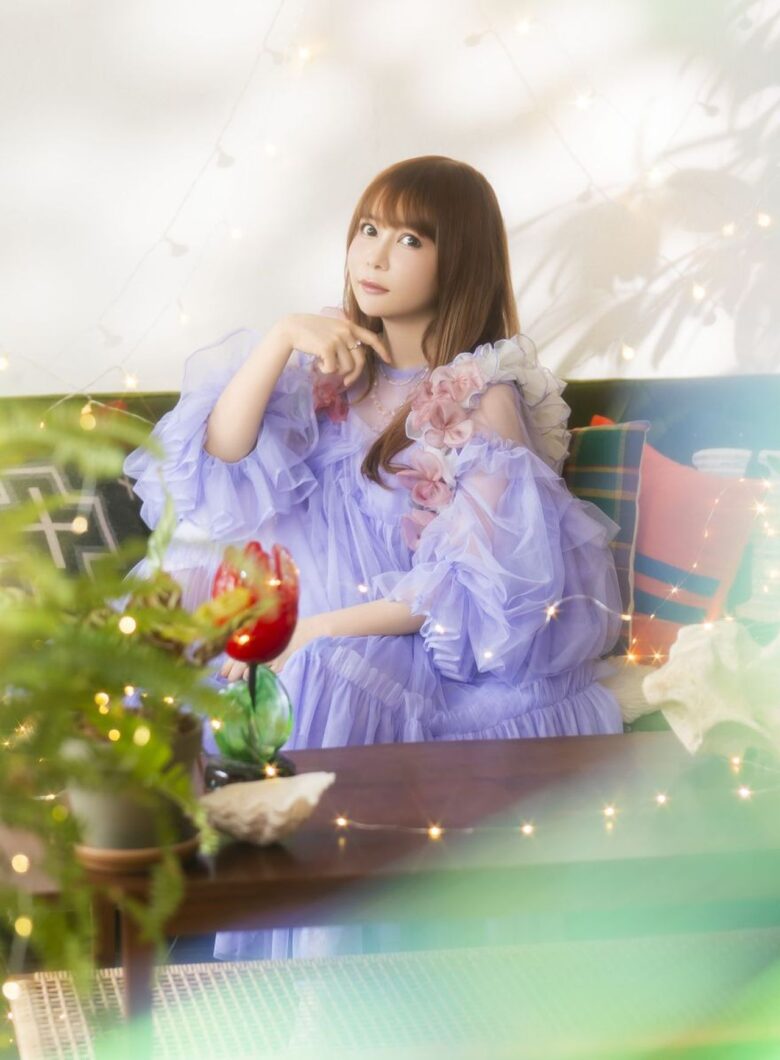 中川翔子がイオンレイクタウンに登場!新曲「Twilight Magic」をミニライブで披露