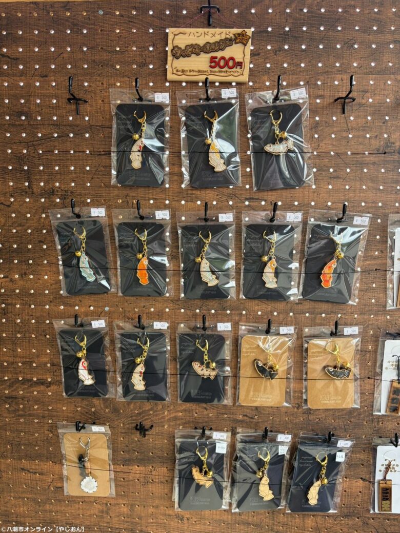 八潮市「はなもも」で生まれた、利用者さんと作る世界に一つだけのメダカキーホルダーを取材【レポート】