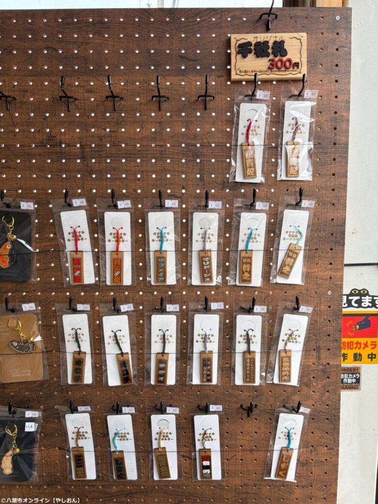 八潮市「はなもも」で生まれた、利用者さんと作る世界に一つだけのメダカキーホルダーを取材【レポート】