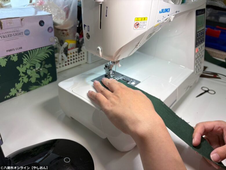 八潮市「はなもも」で生まれた、利用者さんと作る世界に一つだけのメダカキーホルダーを取材【レポート】