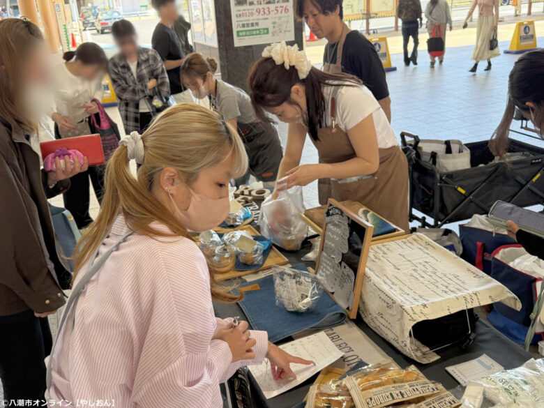 八潮市中央「cafe OneRose」のテイスティングビュッフェをレポート 予約満席のにぎわいに