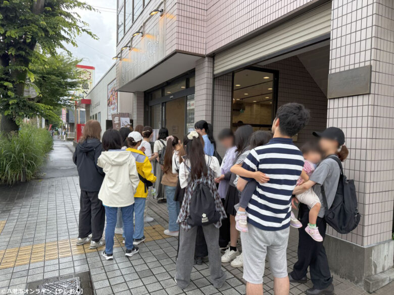 八潮市中央「cafe OneRose」のテイスティングビュッフェをレポート 予約満席のにぎわいに