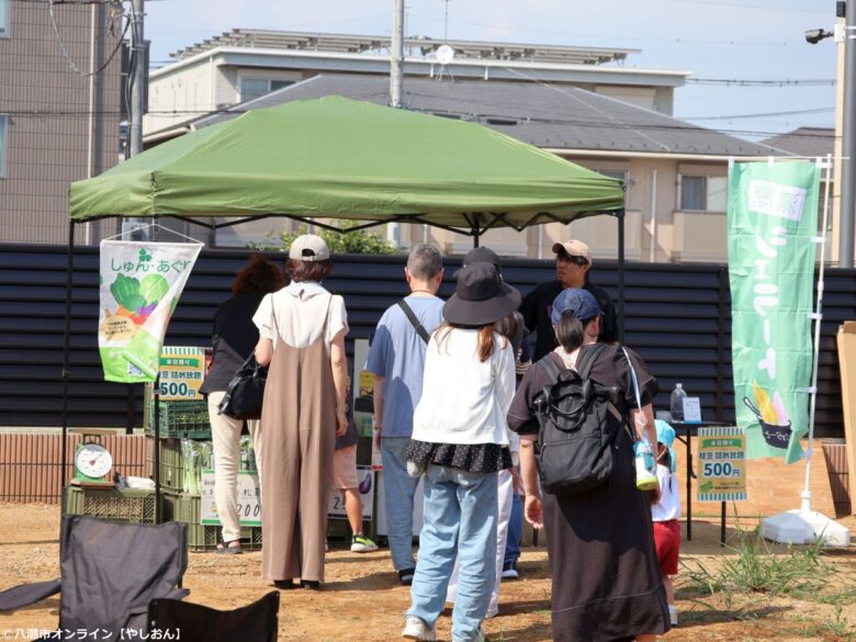 【八潮市】雨天中止を乗り越えリベンジ開催!「しゅん・あぐり」朝採れ野菜と枝豆詰め放題にぎわう