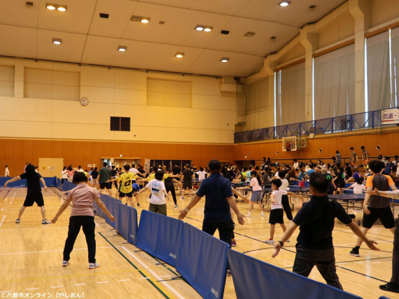スリッパ片手に真剣勝負!八潮「スリッパ卓球大会」が2年ぶりに開催