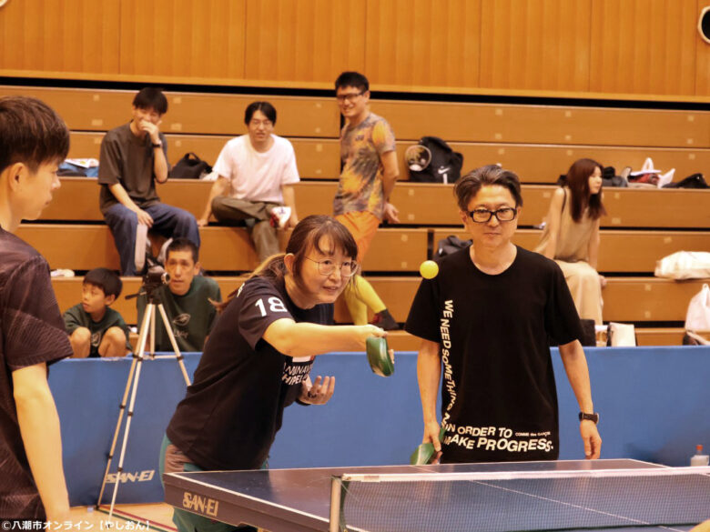 スリッパ片手に真剣勝負!八潮「スリッパ卓球大会」が2年ぶりに開催