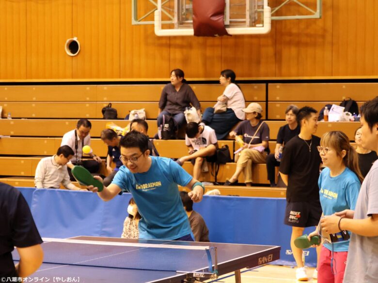 スリッパ片手に真剣勝負!八潮「スリッパ卓球大会」が2年ぶりに開催