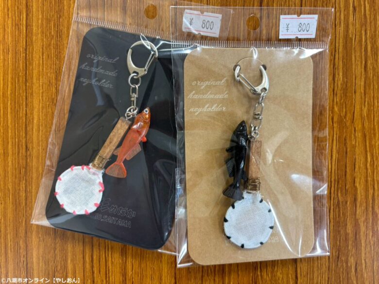 八潮市「はなもも」で生まれた、利用者さんと作る世界に一つだけのメダカキーホルダーを取材【レポート】