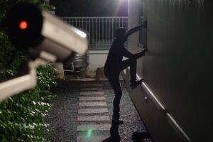 【草加市】就寝中の住宅に侵入、現金など盗まれる　神明2丁目で無施錠の玄関から