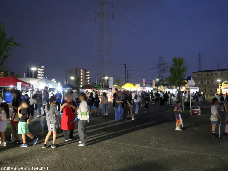 雨上がりの八潮駅前に笑顔と灯り「夜空のマルシェ’26」初日をレポート