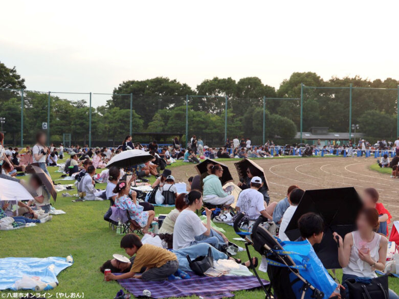 7年ぶりの夜空に大歓声!草加市民納涼大花火大会、160連発が視界を埋め尽くす