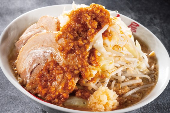 魁力屋の“背徳モンスター”が今年も登場　「にんにく背脂醤油ラーメン」9月2日から期間限定販売