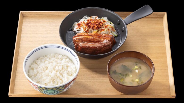 吉野家「厚切り豚角煮定食」がついに定番化　9月18日から“夜限定”で販売