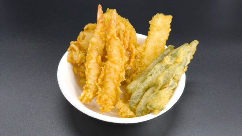 八潮の紙皿メーカーが新商品3種を発売 揚げ物の後片付けをラクに、食卓には遊び心を