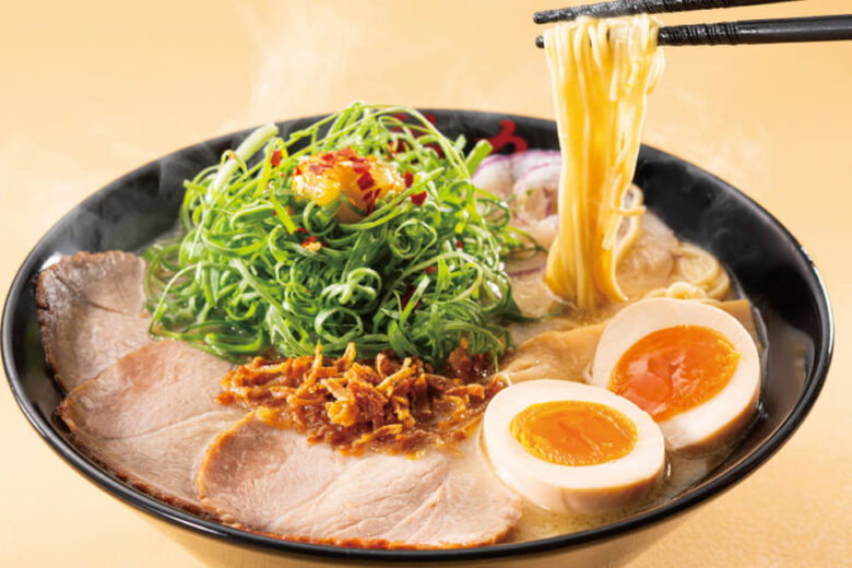 総重量約1kgの一杯が魁力屋に!「にんにく背脂鶏白湯G」など2種が10月14日登場