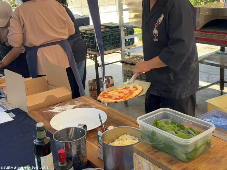 八潮市伊草で「紺膳」と「BluNavy」の自宅前販売!焼きたてピザと手作り弁当を満喫